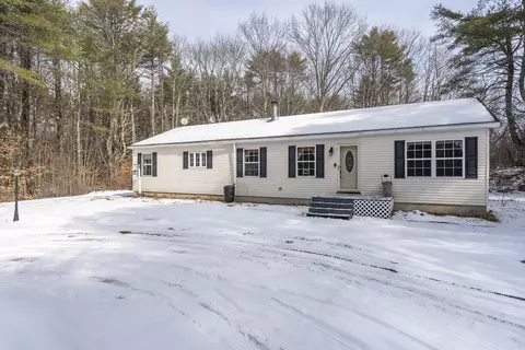 12 Honeysuckle Ln, Brunswick, ME 04011