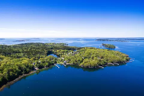 7 Flint Ln, Boothbay, ME 04544