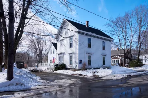 20 Chestnut St, Rockland, ME 04841