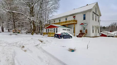 17 Turner St, Buckfield, ME 04220