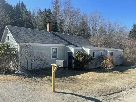 54 Sunset Ave, Stonington, ME 04681