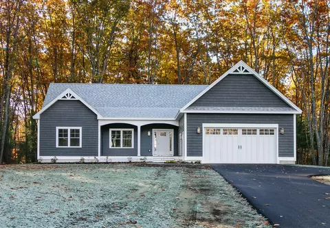 2 Lamoine Ln, Kennebunk, ME 04043