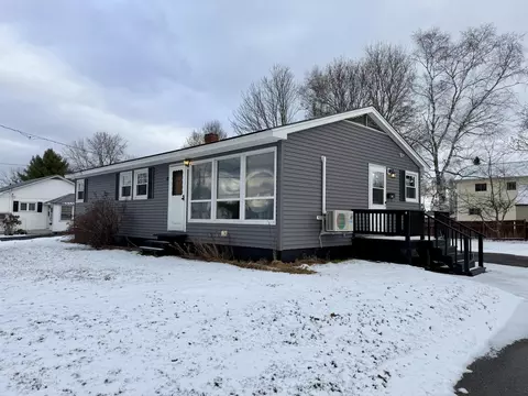 12 Palm St, East Millinocket, ME 04430