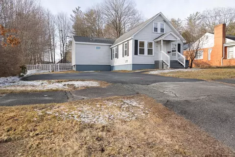 82 Oakland St, Waterville, ME 04901