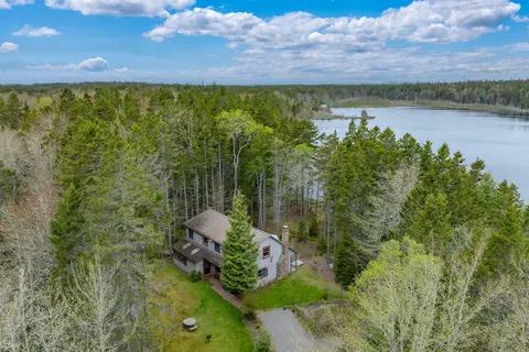 176 N Main St, Stonington, ME 04681