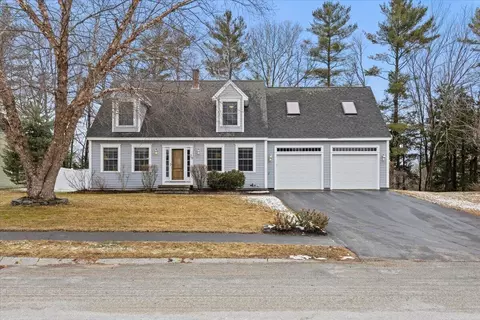 78 Victoria Dr, Westbrook, ME 04092