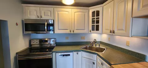 Kitchen - 718 Main St #A3, Ogunquit, ME 03907 photo 2 of 3