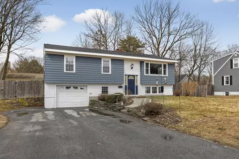 14 Spruce Ln, Gorham, ME 04038