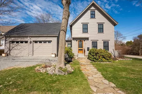 17 Mountain St, Camden, ME 04843
