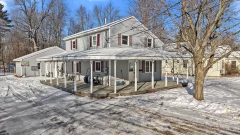 22 Grove St, Newport, ME 04953