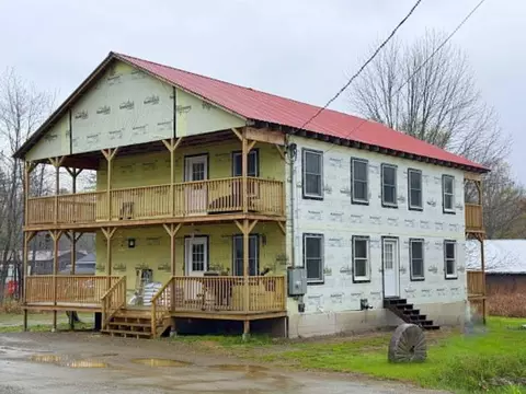 33 Lake St, New Vineyard, ME 04956