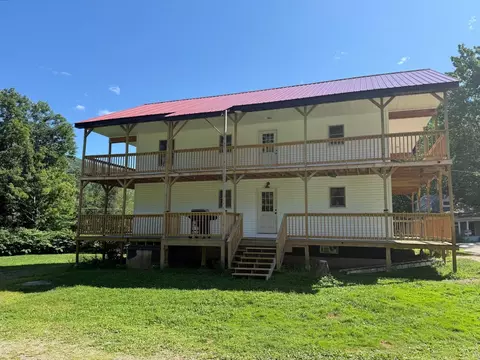 33 Lake St, New Vineyard, ME 04956
