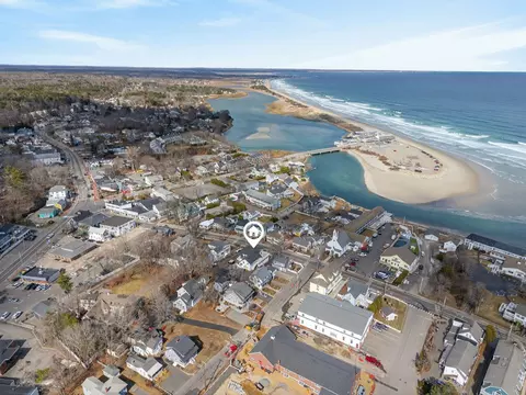 50 Shore Rd #2, Ogunquit, ME 03907