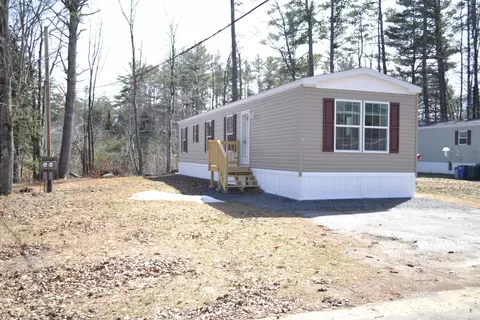 18 Maple St, Lebanon, ME 04027