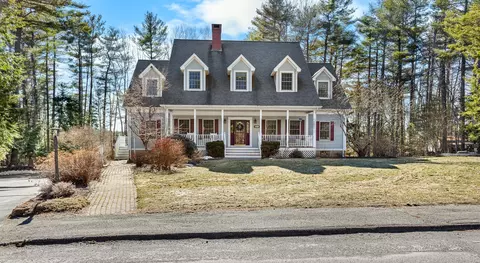 121 Clover Ln, Brewer, ME 04412