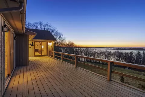 153 Back Shore Rd, Round Pond, ME 04564