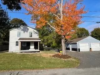 18 Woodbury St, Bangor, ME 04401