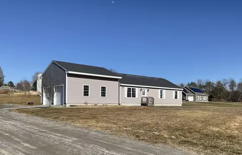 2 Fox Knoll Ln, Lisbon, ME 04252