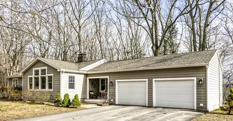 5 Oakwood Rd, Cape Elizabeth, ME 04107