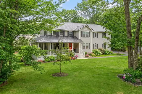 35 Plymouth Dr, Saco, ME 04072
