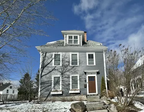 9 Alden St, Camden, ME 04843