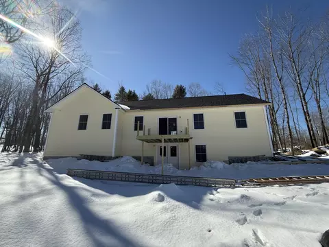 9 Evelyns Way, Hollis, ME 04042