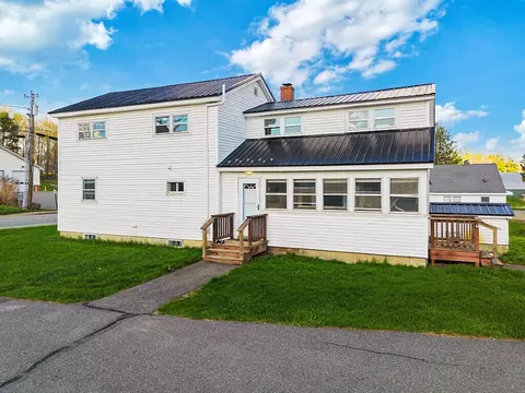 26 Purple Heart Hwy, Brooks, ME 04921