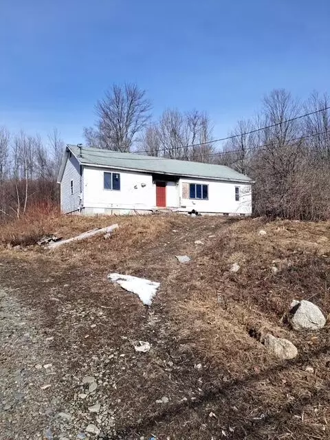 527 Canaan Rd, Hartland, ME 04943