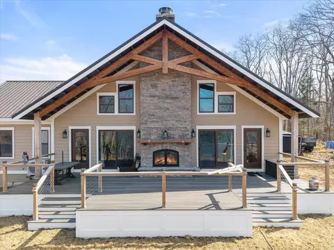 17 Hopkins Ln, Verona Island, ME 04416