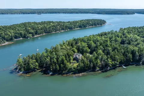 93 Governors Point Rd, Harpswell, ME 04079