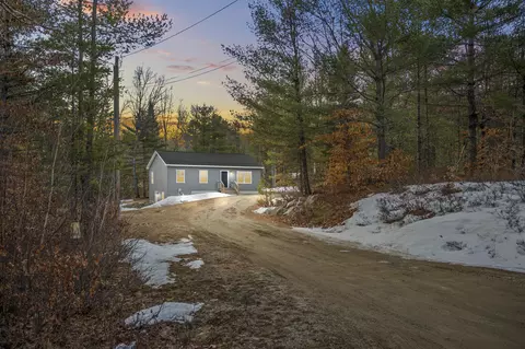 6 Oak Woods Dr, Hiram, ME 04041