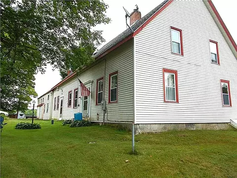 215 Robinson Rd, Waldoboro, ME 04572