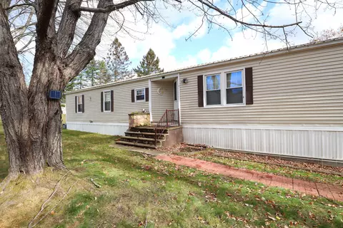 9 Lynewood Dr, Norway, ME 04268