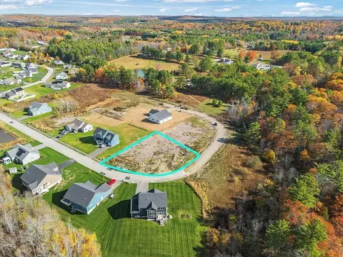 95 Fieldstone Dr, Augusta, ME 04330