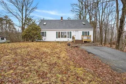 27 Bradford Rd, Wiscasset, ME 04578