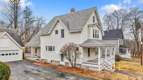 17 Grove St, Brewer, ME 04412
