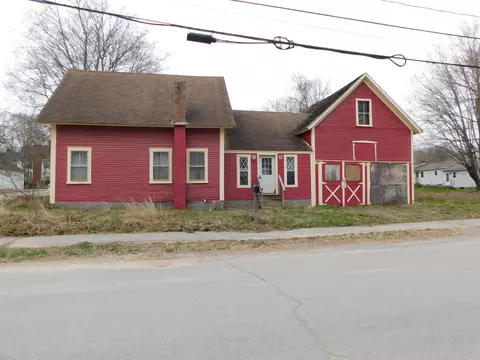 26 Water St, Newport, ME 04953