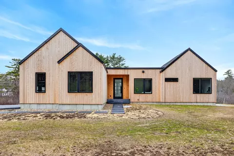 140 Longwoods Rd, Falmouth, ME 04105