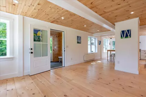 Entry Way - 819 Pleasant Point Rd, Cushing, ME 04563 photo 8 of 9