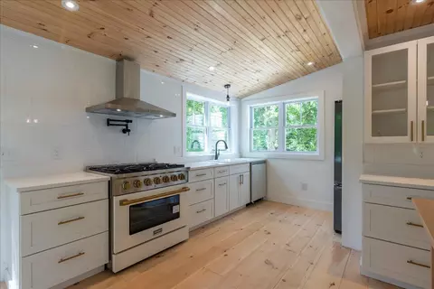 Kitchen - 819 Pleasant Point Rd, Cushing, ME 04563 photo 5 of 7