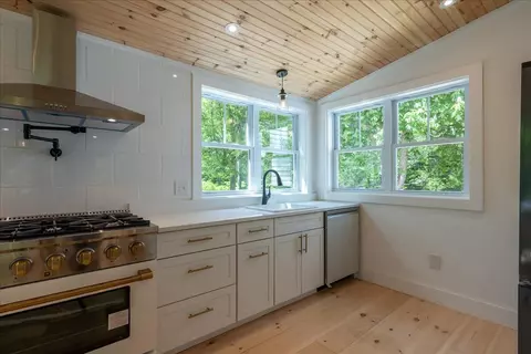 Kitchen - 819 Pleasant Point Rd, Cushing, ME 04563 photo 4 of 7
