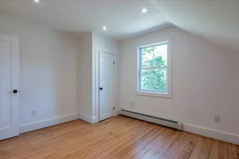 Bedroom - 819 Pleasant Point Rd, Cushing, ME 04563 photo 3 of 10