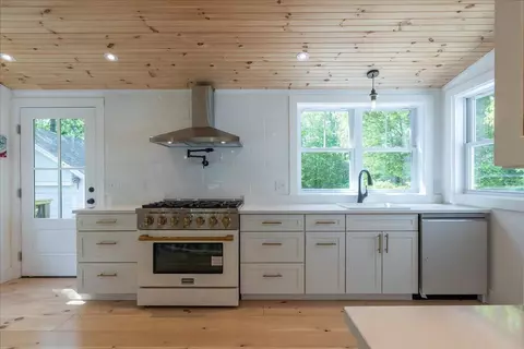 Kitchen - 819 Pleasant Point Rd, Cushing, ME 04563 photo 3 of 7