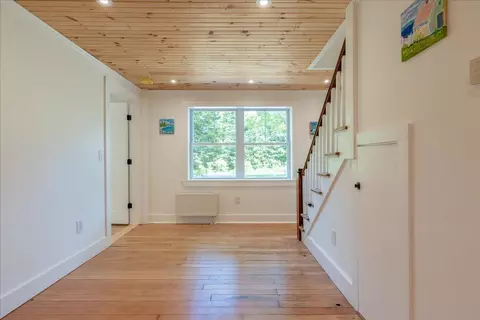 Entry Way - 819 Pleasant Point Rd, Cushing, ME 04563 photo 6 of 9