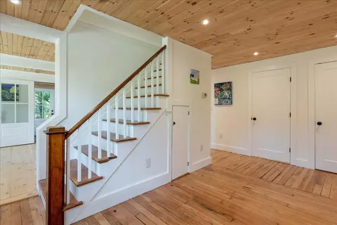 Entry Way - 819 Pleasant Point Rd, Cushing, ME 04563 photo 4 of 9