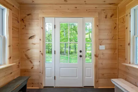 Entry Way - 819 Pleasant Point Rd, Cushing, ME 04563 photo 2 of 9