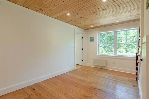 Bedroom - 819 Pleasant Point Rd, Cushing, ME 04563 photo 10 of 10