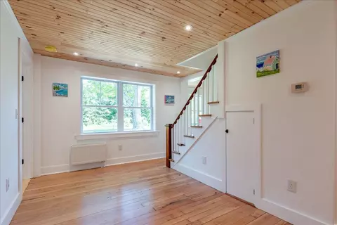 Entry Way - 819 Pleasant Point Rd, Cushing, ME 04563 photo 5 of 9