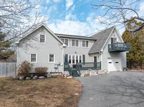 10 Pleasant St, Winterport, ME 04496