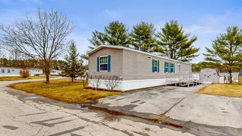 40 Oxbow Dr, Lewiston, ME 04240